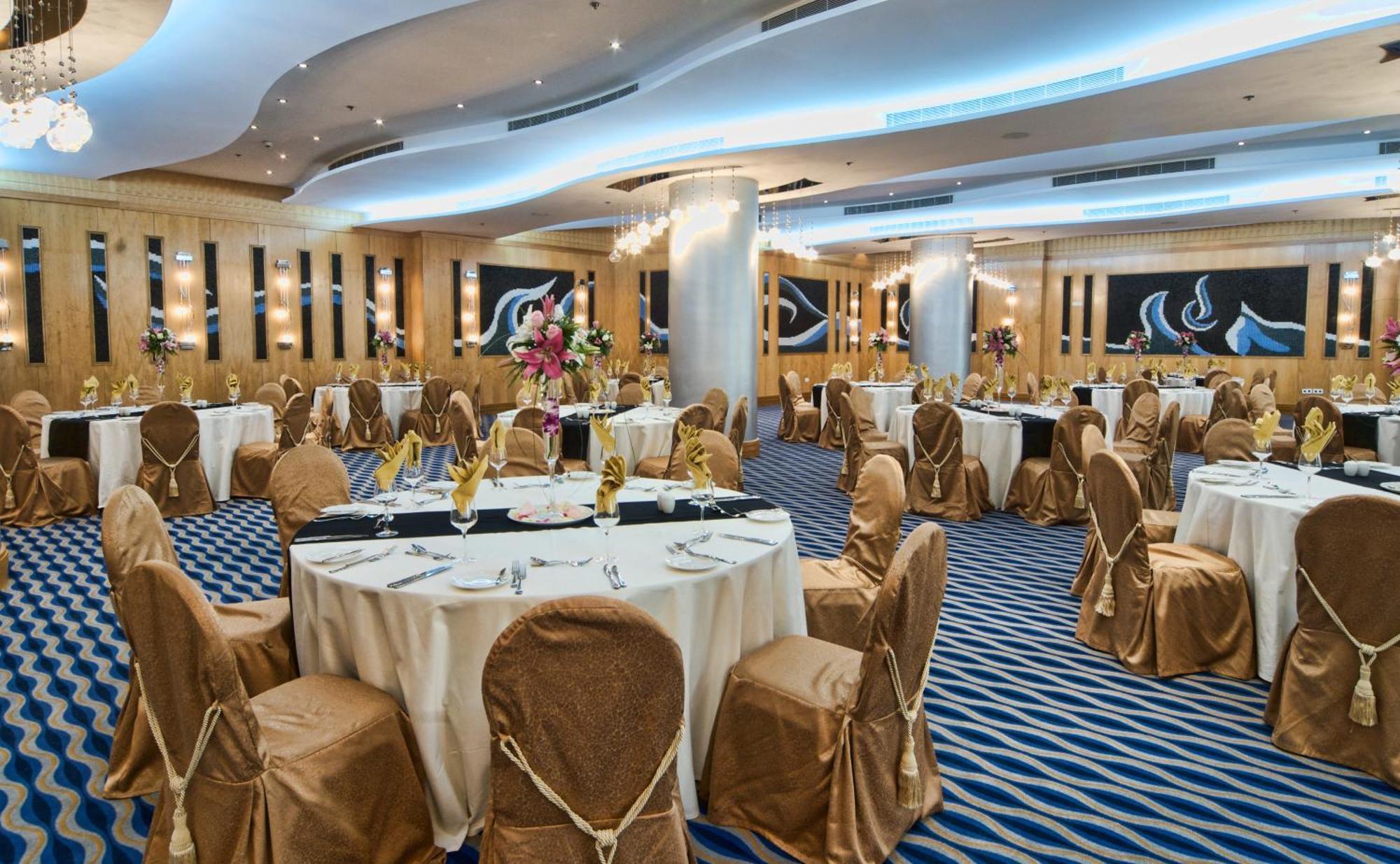 City Seasons Hotel & Suites Maskat Exteriér fotografie