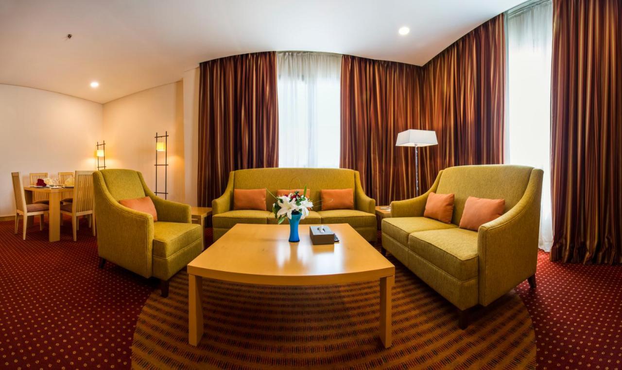 City Seasons Hotel & Suites Maskat Exteriér fotografie
